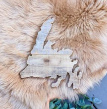 Load image into Gallery viewer, Provincial Pallet Wood Decor