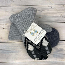 Load image into Gallery viewer, Sweater Mittens (Small)