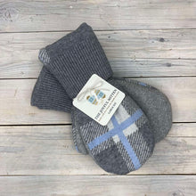 Load image into Gallery viewer, Sweater Mittens (Large)
