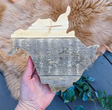 Load image into Gallery viewer, Provincial Pallet Wood Decor