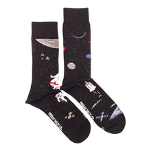 Load image into Gallery viewer, Men's Mismatched Crew Socks (more)