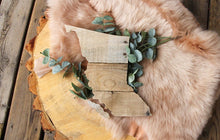 Load image into Gallery viewer, Provincial Pallet Wood Decor