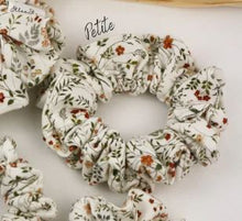 Load image into Gallery viewer, Ellea Scrunchies (Petite)