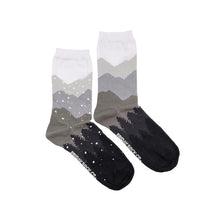 Load image into Gallery viewer, Women's Mismatched Crew Socks (more)