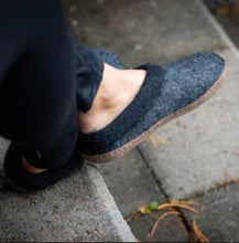 Load image into Gallery viewer, Slocan Wool Slipper
