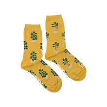 Load image into Gallery viewer, Women's Mismatched Crew Socks (more)