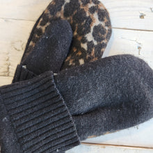 Load image into Gallery viewer, Sweater Mittens (Large)
