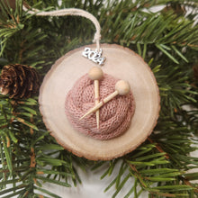 Load image into Gallery viewer, Macrame &amp; Felt Ornaments
