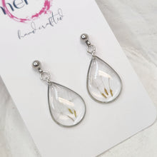 Load image into Gallery viewer, Meraki Crush Floral Dangles
