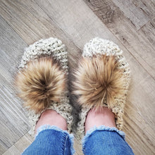 Load image into Gallery viewer, Piggy Knitty Pom Slippers
