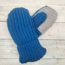 Load image into Gallery viewer, Sweater Mittens (Small)
