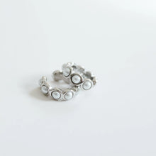 Load image into Gallery viewer, Malina Ear Cuff
