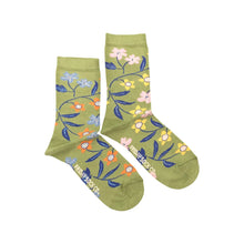 Load image into Gallery viewer, Women&#39;s Mismatched Crew Socks (more)
