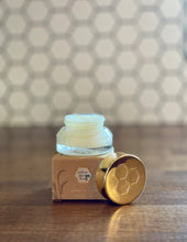 Load image into Gallery viewer, Willow Street Bees Lip Scrub
