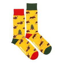 Load image into Gallery viewer, Mens Mismatched Chrismas Crew Socks
