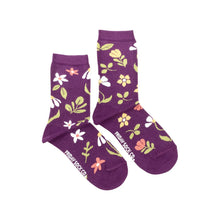 Load image into Gallery viewer, Women&#39;s Mismatched Crew Socks (more)
