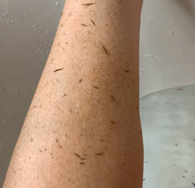 Load image into Gallery viewer, Wildpier Exfoliating Gloves
