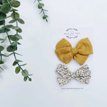 Load image into Gallery viewer, Baby Bow Set of Two
