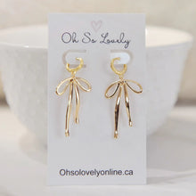 Load image into Gallery viewer, Earrings by 'Oh So Lovely'
