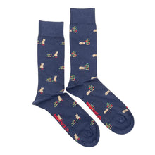 Load image into Gallery viewer, Mens Mismatched Chrismas Crew Socks
