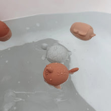 Load image into Gallery viewer, Noüka Puppet Bath Toys
