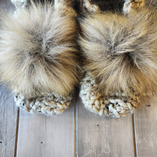 Load image into Gallery viewer, Piggy Knitty Pom Slippers
