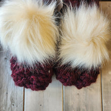 Load image into Gallery viewer, Piggy Knitty Pom Slippers
