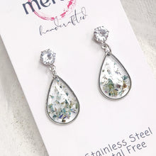 Load image into Gallery viewer, Meraki Floral Dangles
