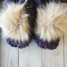 Load image into Gallery viewer, Piggy Knitty Pom Slippers
