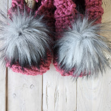 Load image into Gallery viewer, Adult Pom Slippers
