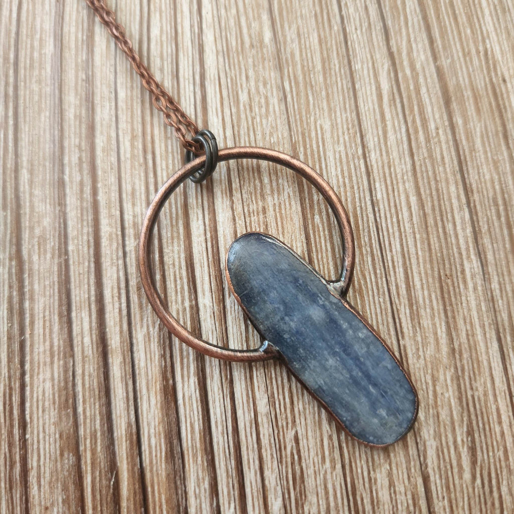Maiden Perras Gemstone Long Necklaces (Rose Quartz/Brass)